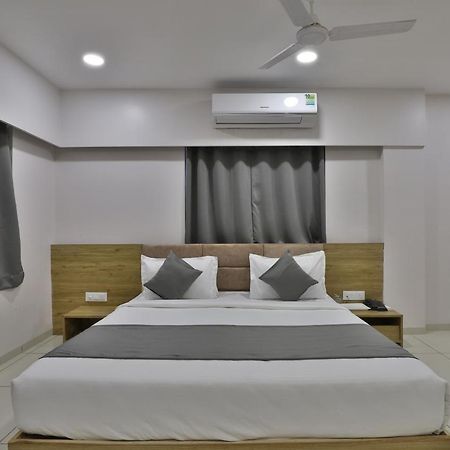 Hotel Monville Group 바도다라 외부 사진