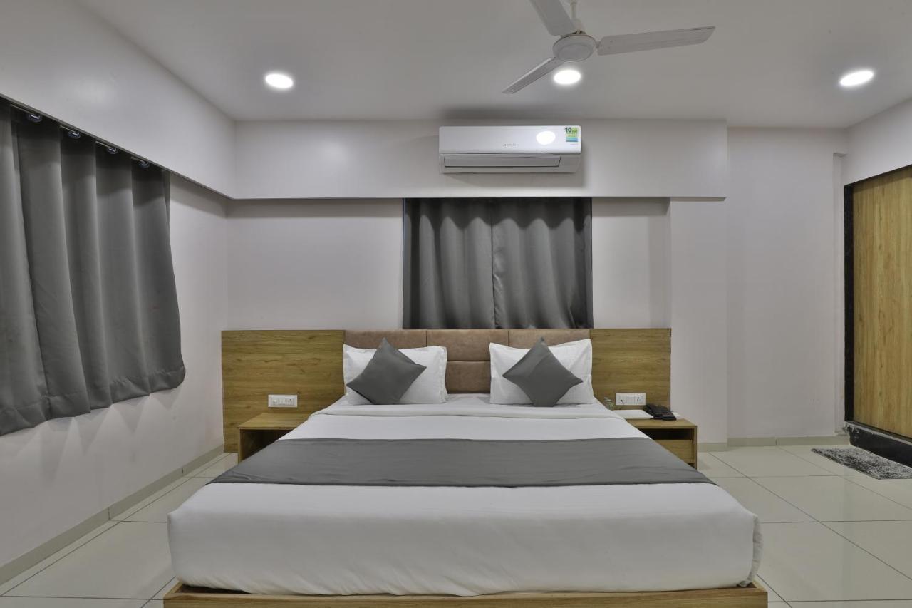 Hotel Monville Group 바도다라 외부 사진