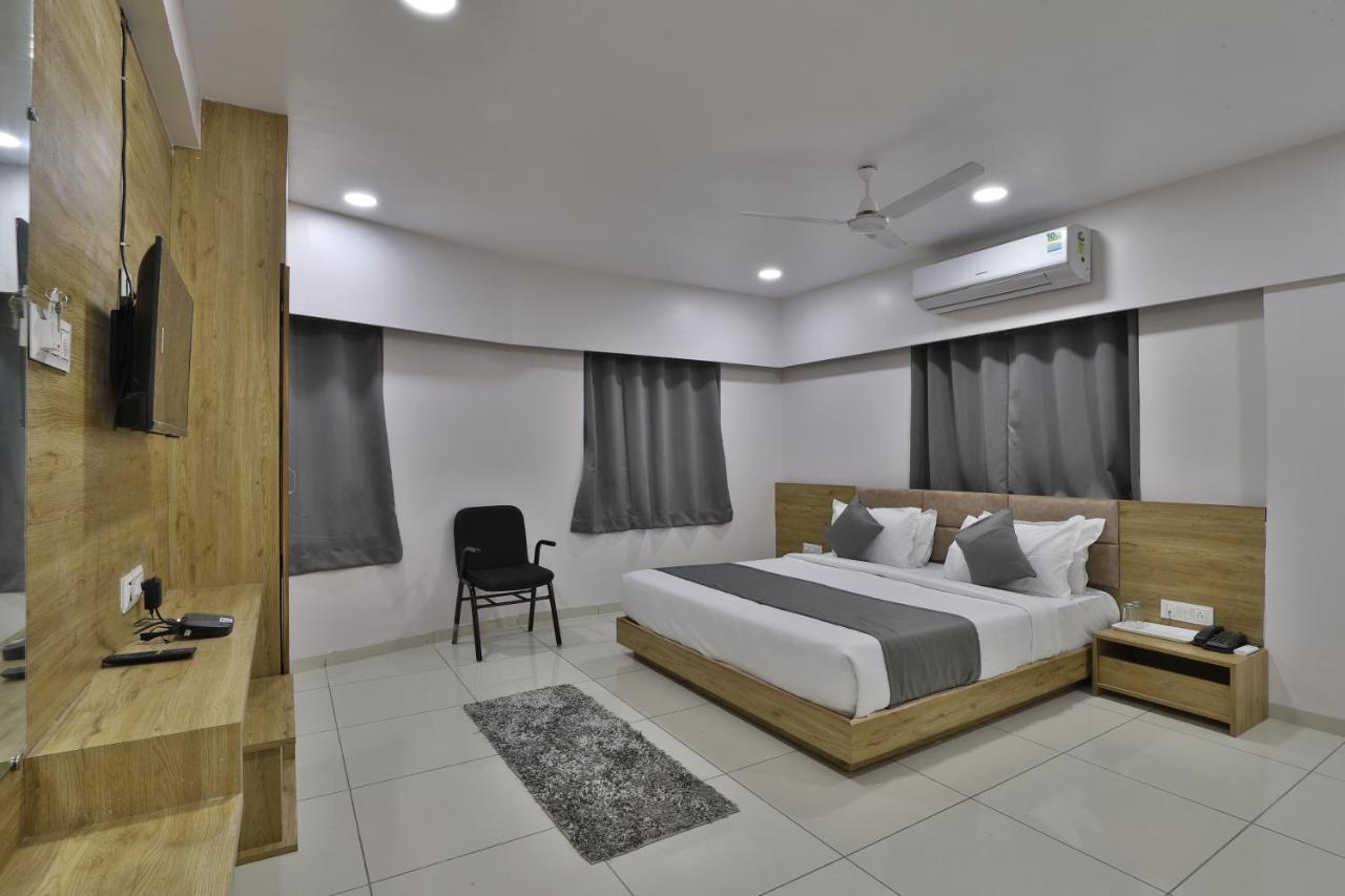 Hotel Monville Group 바도다라 외부 사진