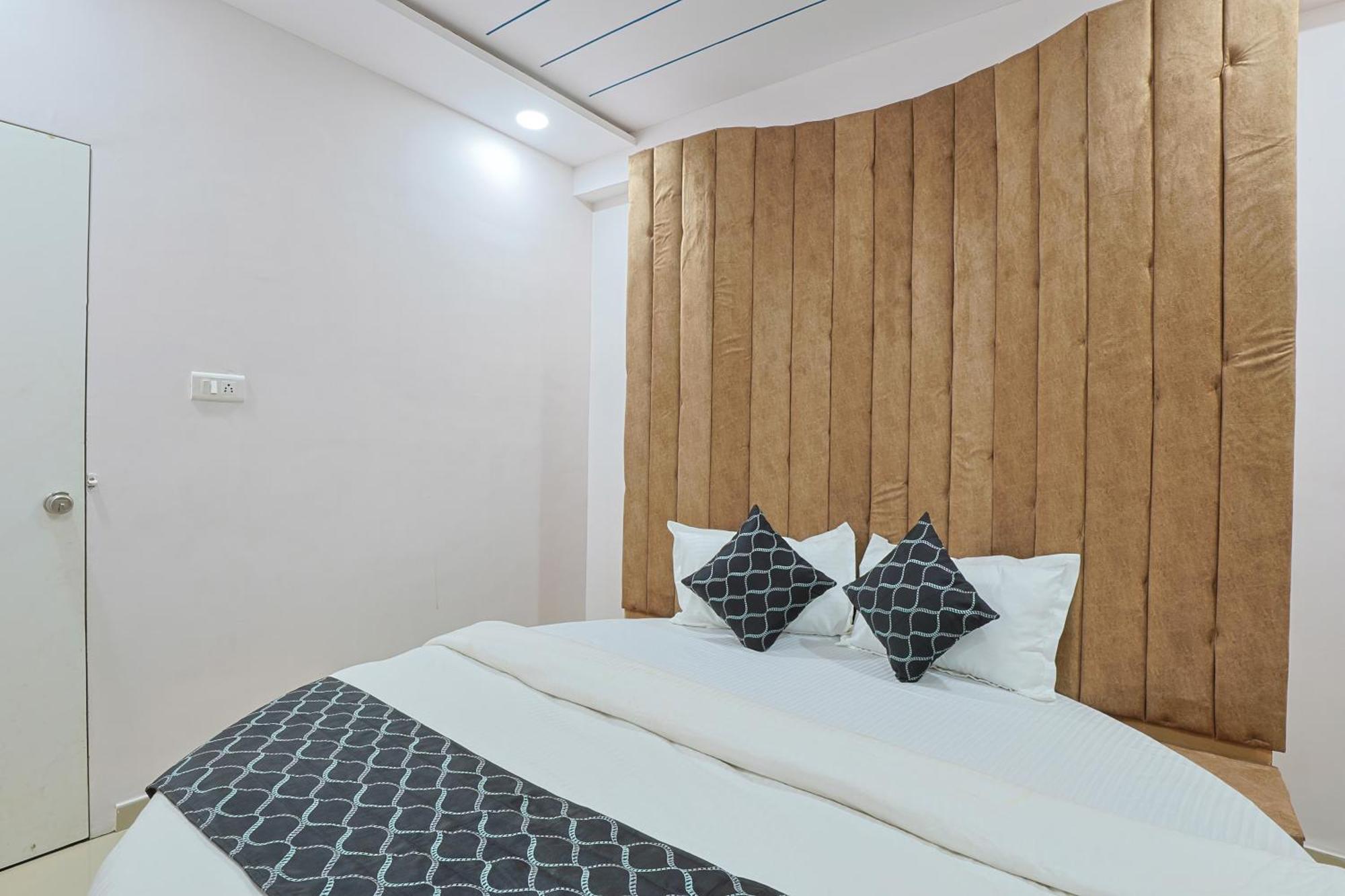 Hotel Monville Group 바도다라 외부 사진